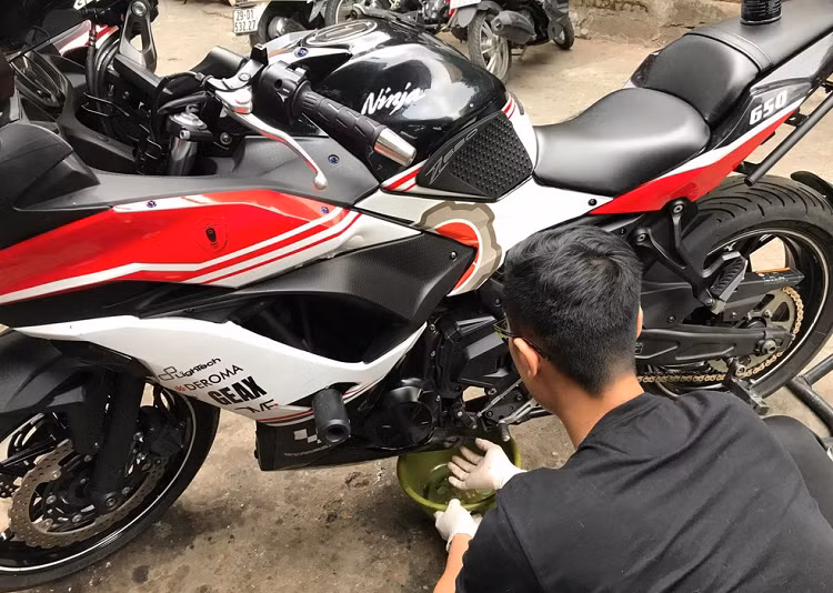 Bao quan xe may the nao khi khong su dung thoi ky gian cach?-Hinh-7