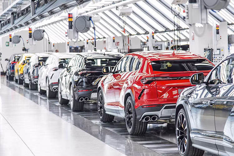 Sau 4 nam, sieu SUV Lamborghini Urus da dat doanh so 16.000 xe-Hinh-2