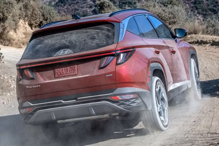 Động cơ này tạo ra công suất tối đa 187 mã lực và mô-men xoắn cực đại 6.100 vòng/phút và mô-men xoắn cực đại 241 Nm tại tua máy 4.000 vòng/phút. Hệ dẫn động 4 bánh toàn thời gian HTRAC AWD được trang bị tùy chọn cho xe.