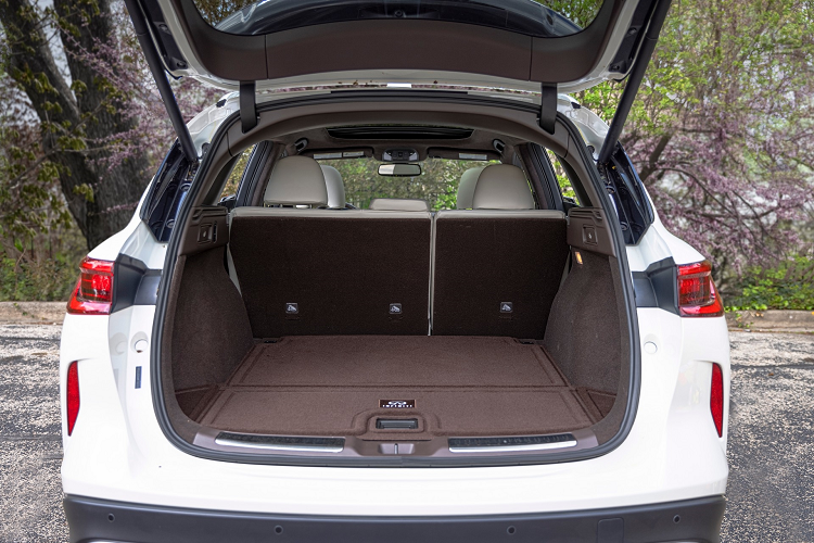 Về vận hành, Infiniti QX50 2022 được trang bị động cơ 2.0L VC-Turbo 4 xi lanh thẳng hàng cho công suất tối đa 269 mã lực và mô-men xoắn cực đại 379 Nm.