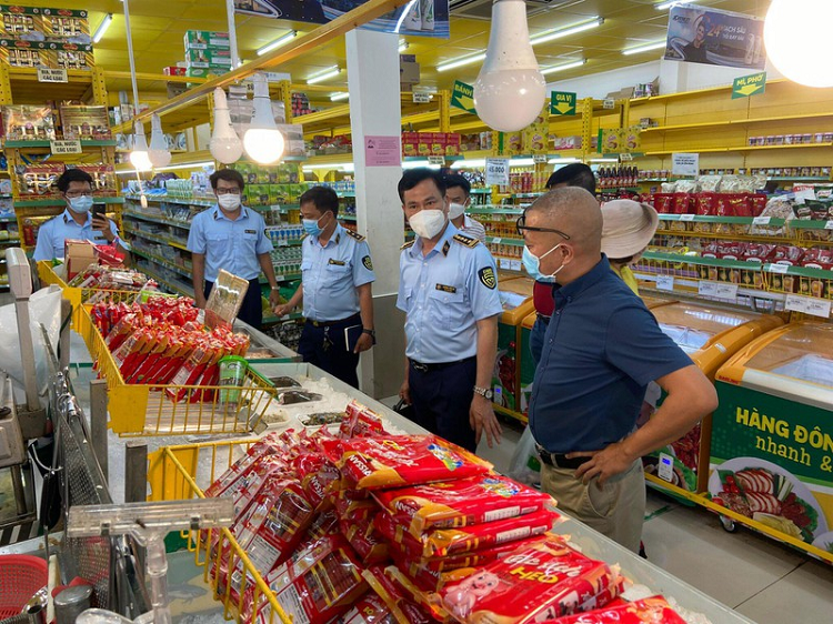 Kiem tra gia ban hang tai chuoi Bach Hoa Xanh tai TP Thu Duc