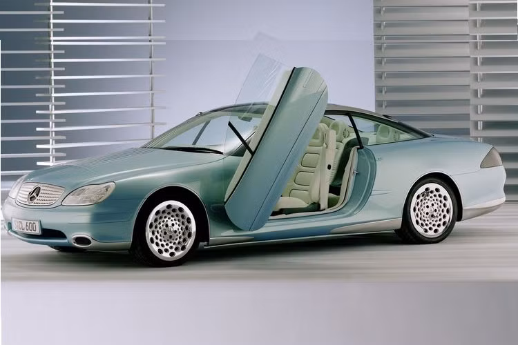 Máy tính trên F200 sẽ thu thập thông tin (tốc độ, tốc độ bánh xe, động cơ, tình trạng mặt đường...) từ các cảm biến khác nhau để chọn hướng xử lý đúng đắn nhất.