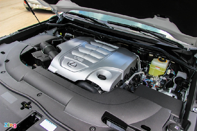 Mẫu SUV hạng sang Lexus LX570 Supersport 2021 vẫn được trang bị động cơ xăng V8 5.7L, công suất 383 mã lực, mô-men xoắn 546 Nm, hộp số 8 AT và các tính năng hỗ trợ đi địa hình. Xe có giá hơn 10 tỷ đồng tại đại lý tư nhân.