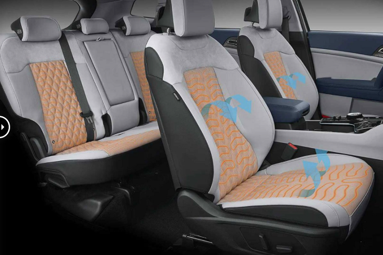 Trong khi đó, những trang bị an toàn của xe gồm có hệ thống hỗ trợ tránh va chạm phía trước (FCA), hỗ trợ lái xe trên cao tốc (HDA), hệ thống kiểm soát hành trình thông minh dựa trên định vị (NSCC), phát hiện điểm mù (BVM), hỗ trợ tránh va chạm trong điểm mù (BCA), hỗ trợ đỗ xe thông minh điều khiển từ xa (RSPA) và camera 360 độ.