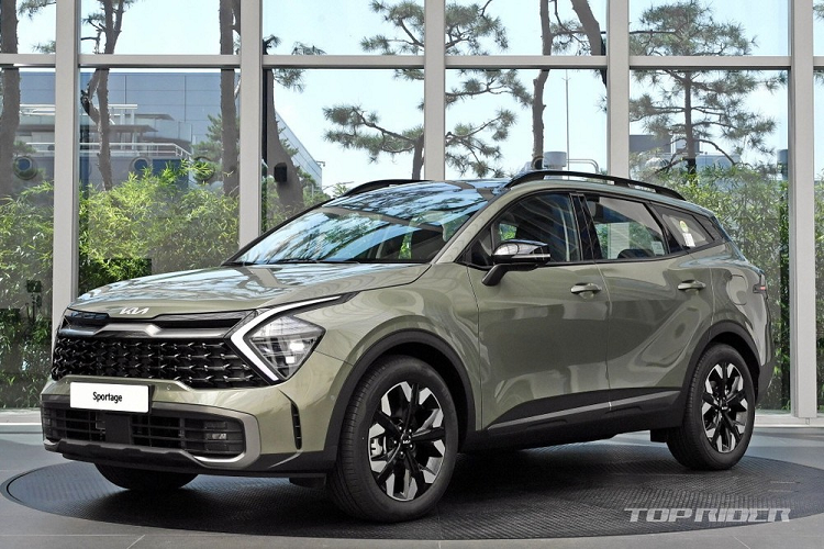  Kia Sportage thế hệ mới đã lần đầu tiên trình làng tại thị trường Hàn Quốc vào hồi tháng 6 năm nay. Đến tháng 8/2021, mẫu SUV này đã chính thức được bán ra tại thị trường nội địa. Chẳng bao lâu sau đó, Kia Sportage 2022 đã gặt hái những thành công đầu tiên.