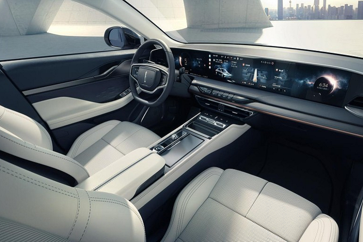 Khi mua Lincoln Zephyr 2022, khách hàng Trung Quốc có thể chọn 2 gói phụ kiện ngoại thất mang tên i Cool và i Enjoy. Tùy thuộc vào 2 gói này, thiết kế khe gió trên cản trước và cản sau của xe sẽ thay đổi.