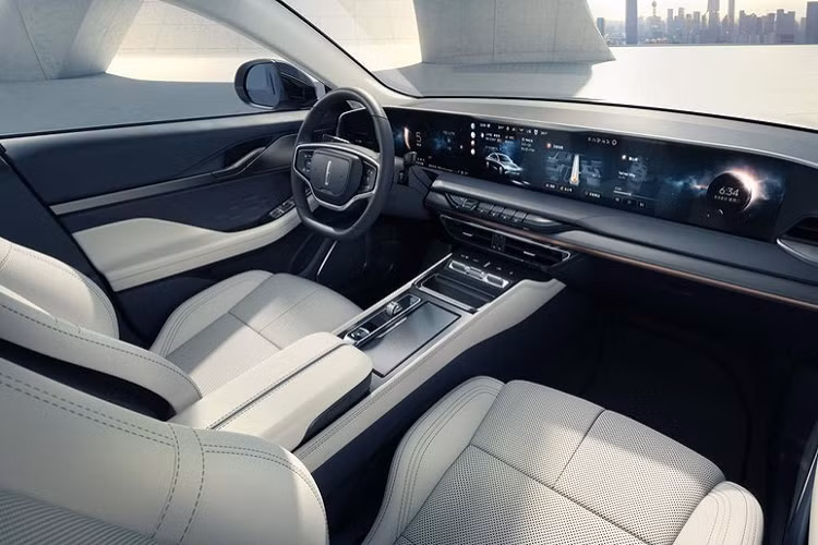 Khi mua Lincoln Zephyr 2022, khách hàng Trung Quốc có thể chọn 2 gói phụ kiện ngoại thất mang tên i Cool và i Enjoy. Tùy thuộc vào 2 gói này, thiết kế khe gió trên cản trước và cản sau của xe sẽ thay đổi.