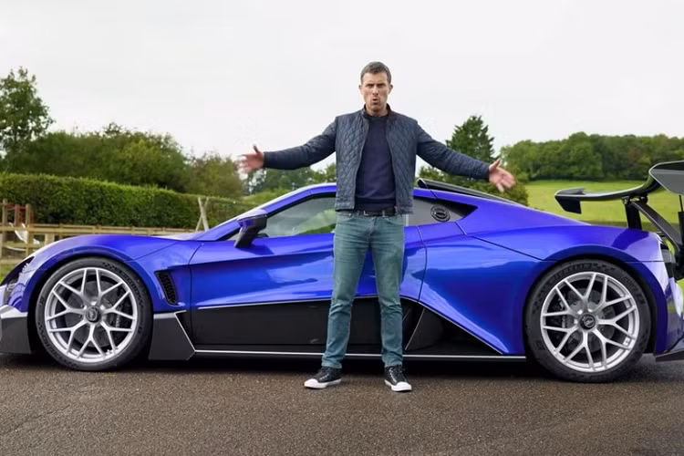 Ra mắt công chúng lần đầu vào năm 2018, Zenvo TSR-S hoàn toàn mới là một trong những hypercar điêu rồ nhất thế giới với công suất 1.200 mã lực và cái giá lên tới 1,7 triệu USD trước thuế. Với số lượng sản xuất giới hạn chỉ 15 chiếc, hiếm ai có cơ hội được tận mắt nhìn thấy siêu xe đến từ Đan Mạch này.