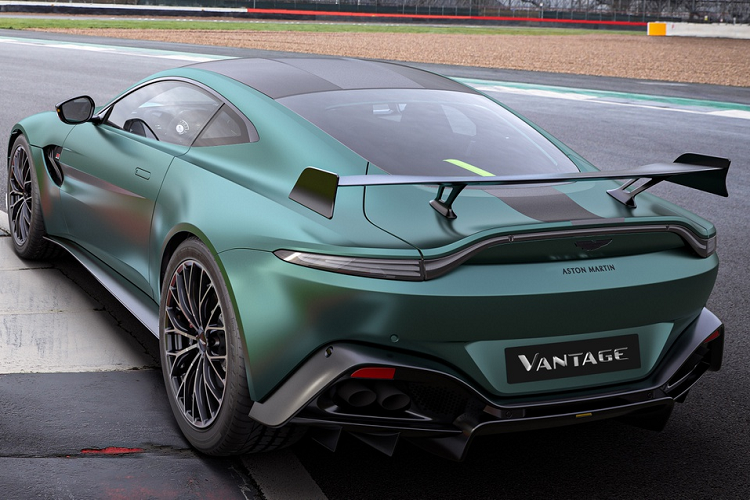 Hãng Aston Martin cho biết đây là mẫu xe đầu tiên trong nhiệm kỳ của Giám đốc điều hành mới - Tobias Moers. Siêu xe được phát triển từ chiếc Safety Car chính thức của giải đua F1 mùa giải 2021.