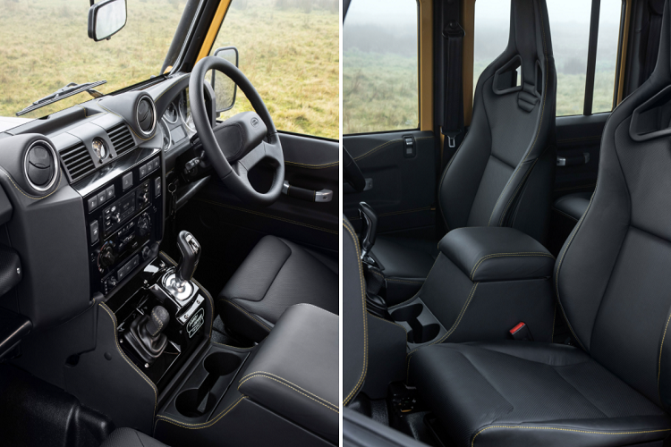 Khác với vẻ bụi bặm bên ngoài, khoang lái của V8 Trophy mang đến cảm giác hiện đại với ghế ngồi thể thao Recaro được bọc da Winsor. Hệ thống giải trí cổ điển trên xe được tích hợp định vị GPS và kết nối điện thoại.