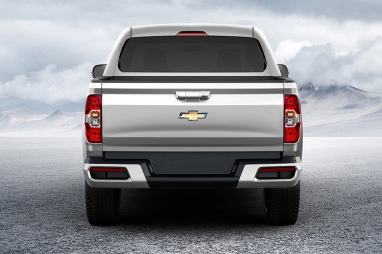 Hiện giá xe Chevrolet S10 Max 2022 tại thị trường Mexico vẫn chưa được công bố. Chỉ biết rằng sau Mexico, xe sẽ được giới thiệu tại những thị trường châu Mỹ Latin khác. S10 Max không phải là mẫu xe Chevrolet đầu tiên ra đời dựa trên ôtô Trung Quốc. Trước S10 Max, đã có hai mẫu SUV là Chevrolet Captiva được phát triển dựa trên Baojun 530 và Groove "ra lò" từ Baojun 510 được bán tại những thị trường như Mexico, Chile hoặc Colombia.