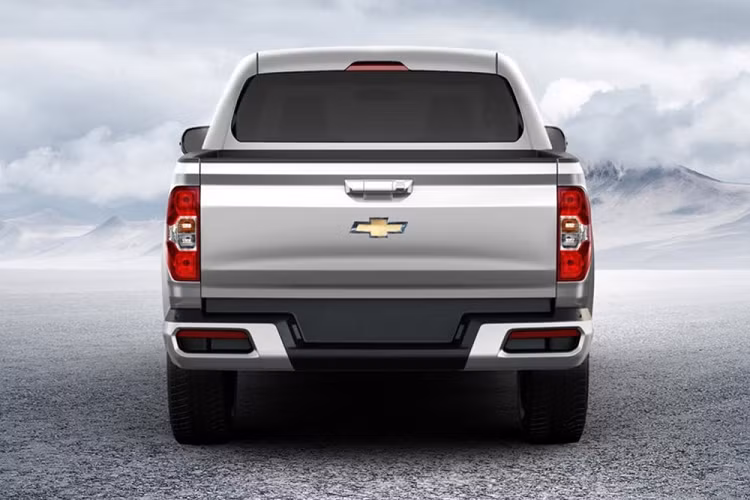 Hiện giá xe Chevrolet S10 Max 2022 tại thị trường Mexico vẫn chưa được công bố. Chỉ biết rằng sau Mexico, xe sẽ được giới thiệu tại những thị trường châu Mỹ Latin khác. S10 Max không phải là mẫu xe Chevrolet đầu tiên ra đời dựa trên ôtô Trung Quốc. Trước S10 Max, đã có hai mẫu SUV là Chevrolet Captiva được phát triển dựa trên Baojun 530 và Groove "ra lò" từ Baojun 510 được bán tại những thị trường như Mexico, Chile hoặc Colombia.