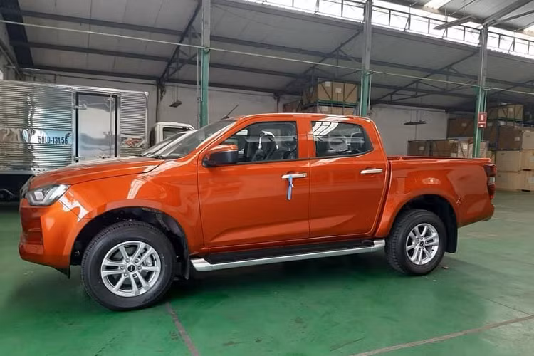 Isuzu D-Max 2021 tu 630 trieu tai Viet Nam, 