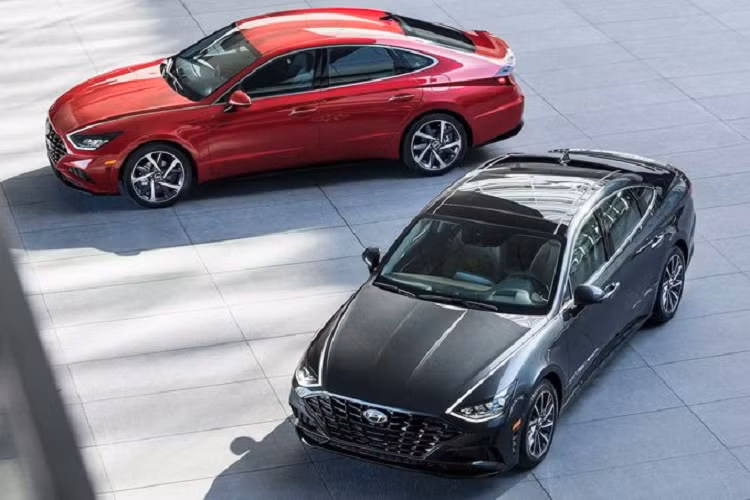 Trong 2 tháng đầu năm 2021, tổng doanh số của Kia K5 đạt 10.345 chiếc, gần gấp đôi so với 5.426 chiếc của Hyundai Sonata. Vậy đâu là nguyên nhân thật sự khiến Sonata bị người tiêu dùng bỏ rơi ?