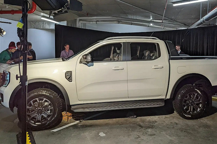 Theo các chuyên gia Úc dự đoán, mẫu bán tải Ford Ranger 2022 với cấu hình động cơ dầu V6 3.0L tăng áp, kết hợp với hệ dẫn động 4x4 và hộp số tự động 10 cấp sẽ có giá bán không rẻ hơn so với giá bán khởi điểm của phiên bản hiệu năng cao Ford Ranger Raptor hiện tại.