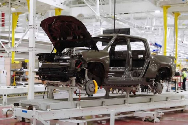 Cách đây không lâu, trang tin uy tín Motor Trend cũng đã lái thử R1T và kết luận rằng đó là chiếc bán tải đáng chú ý nhất mà họ từng cầm lái. Lời nhận xét này có ý nghĩa rất lớn đối với một công ty khởi nghiệp như Rivian.