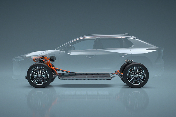 Phiên bản Premiere Edition sở hữu các tính năng trang bị tiêu chuẩn tương tự như Motion kể trên và được bổ sung thêm cửa sổ trời toàn cảnh, hệ thống âm thanh JBL cao cấp 9 loa, hệ dẫn động 4 bánh toàn thời gian. Giá xe Toyota bZ4X Premiere Edition có mức bán khởi điểm từ 51.550 bảng Anh (khoảng 1,58 tỷ đồng).