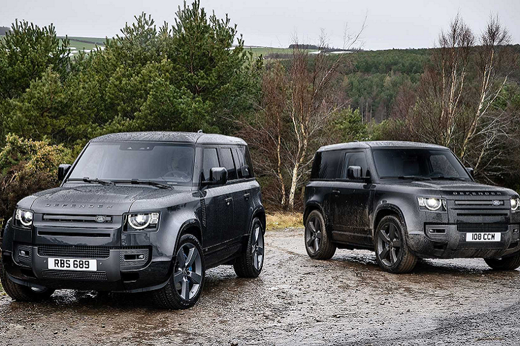 Land Rover vừa giới thiệu các phiên bản nâng cấp 2022 của Defender, trong đó có sự xuất hiện của biến thể mới trang bị động cơ V8. Mẫu SUV địa hình Land Rover Defender 2022 mới tiếp tục có tùy chọn bản Defender 90 (trục cơ sở ngắn, 3 cửa) và Defender 110 (trục cơ sở tiêu chuẩn, 5 cửa). Ngoài ra, cấu hình First Edition được thay thế bằng XS Edition.