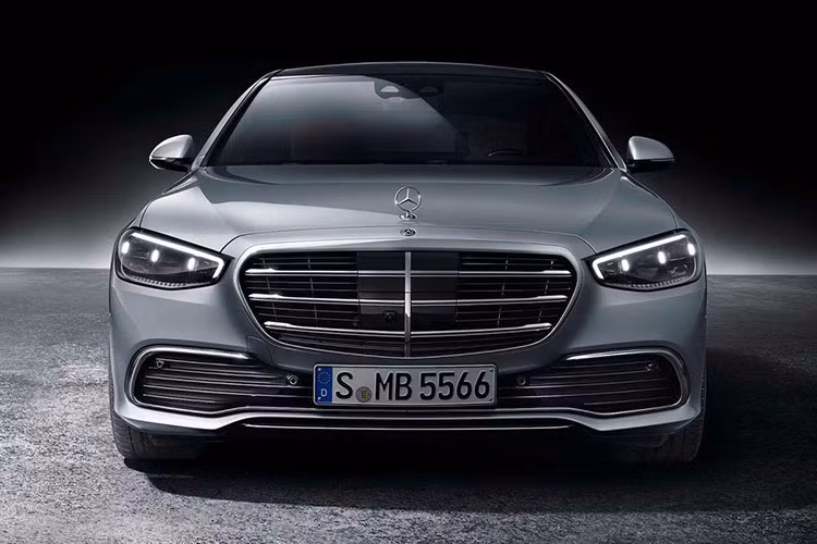Thời gian dự kiến xe về Việt Nam vào khoảng quý III năm nay, mức giá xe Mercedes-Maybach S-Class 2021 khi về nước được chào bán chính hãng từ khoảng hơn 7,46 tỷ đồng cho bản Mercedes Maybach S 450 4MATIC; hơn 11 tỷ đồng cho bản Mercedes Maybach S 560 4MATIC; gần 15 tỷ đồng cho Mercedes Maybach S 650 và cao cấp nhất là khoảng 17 tỷ đồng cho Mercedes Maybach S680.