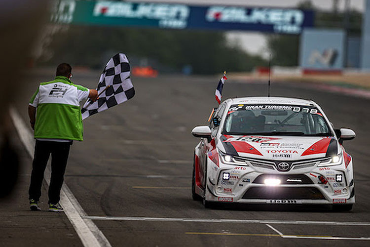 Ngay cả đội giành chiến thắng chung cuộc là Manthey Racing, với sự điều khiển của ba tay đua Matteo Cairoli, Michael Christensen và Kevin Estre trên chiếc Porsche 911 GT3 R mang số hiệu 911 cũng chỉ hoàn thành được tổng cộng 59 vòng đua.