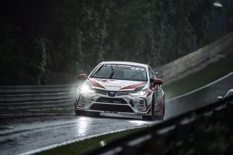 Trong mùa giải 2021 năm nay, các tay đua đã chịu thử thách khắc nghiệt đến từ điều kiện thời tiết có mưa và sương mù. Điều kiện thời tiết cực đoan đã khiến cuộc đua phải tạm ngưng suốt 14 tiếng ban đêm. Điều này dẫn đến tổng thời gian chạy của mùa giải năm nay là ngắn nhất trong lịch sử giải đấu.