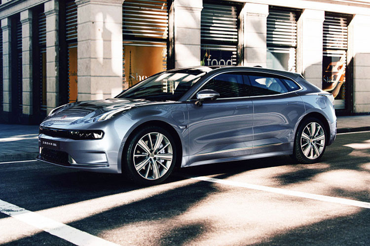  Geely Zeekr 001 hoàn toàn mới là mẫu xe điện đã lần đầu tiên trình làng vào hồi tháng 4 năm nay trong triển lãm Ô tô Thượng Hải 2021. Đồng thời, đây cũng là mẫu ôtô điện cao cấp đầu tiên của thương hiệu con Zeekr thuộc hãng mẹ Geely. Dự kiến, đến tháng 10 năm nay, những chiếc Zeekr 001 mới chính thức được bàn giao cho khách hàng đặt mua.