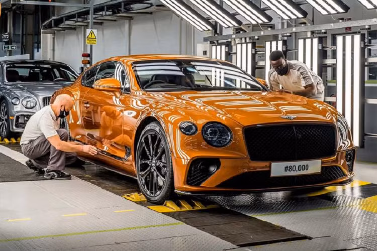 Bentley Continental GT đã rất thành công, chiếc thứ 80.000 vừa xuất xưởng tại nhà máy Orange Flame. Bộ sưu tập thú vị còn bao gồm một số mẫu xe đua và cả những chiếc đã lập kỷ lục như chiếc đã đạt kỷ lục tốc độ trên băng vào năm 2007, xe chạy với tốc độ lên tới 321,65 km/h trên phần biển đóng băng ngoài khơi bờ biển Phần Lan. Mặt khác, đã có hai chiếc xe đua GT3 các thế hệ đã giành chiến thắng tại 12 Hours of Bathurst 2020 ở Úc, Bentley cũng đã giành được kỷ lục Production Class tại Pikes Peak International Hill Climb vào năm 2019 và một chiếc Continental GT cũng đã tranh tài trong một vòng đua của Ice Race GT 2020 ở Zell Am See, Áo.