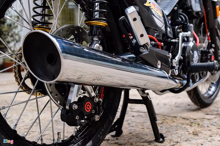 Hệ thống phanh là bộ phận tiêu tốn nhiều chi phí nhất trên bản độ này. Xe sử dụng cặp kẹp phanh Brembo Black Edition và đĩa phanh Brembo Black Edition ở cả trước và sau.