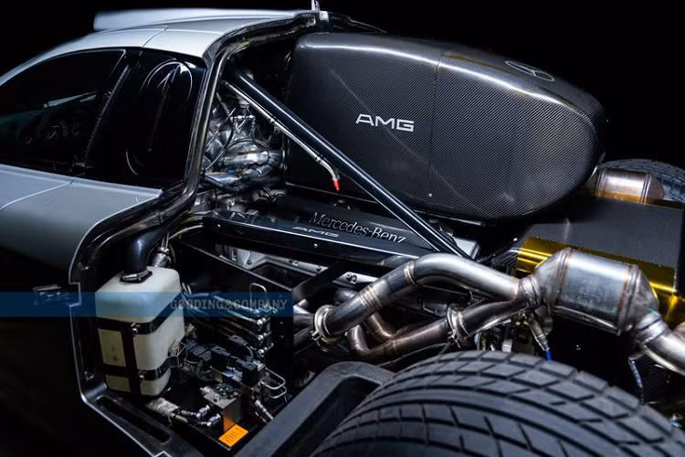 Và vào năm 2017, chiếc xe đã được Cheval Trust ở Seattle mua và nhập khẩu theo diện hàng trưng bày miễn thuế. Tính đến nay, Mercedes-Benz CLK GTR thứ 9 đã chạy được tổng cộng 1.442 km.