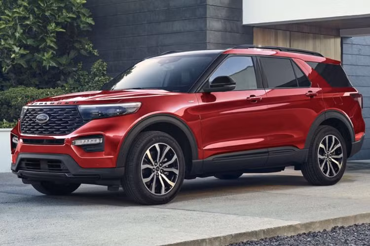 Cũng liên quan đến bản cập nhật mới nhất của Ford Explorer, phiên bản Explorer King Ranch và Explorer Platinum hiện đều có hệ truyền động 400 mã lực tiêu chuẩn, cùng gói công nghệ hiện đại gồm dàn âm thanh B&amp;O 14 loa, màn hình cảm ứng 10,1 inch và lựa chọn hàng ghế thứ 2 kiểu ghế thuyền trưởng hoặc băng ghế (miễn phí).