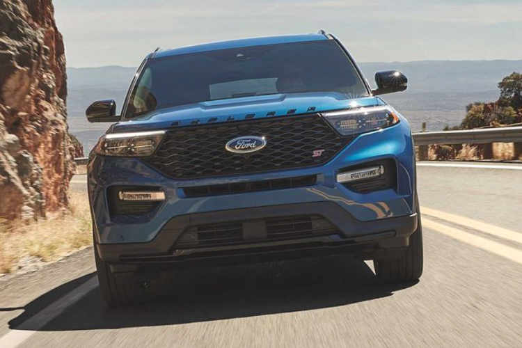 Mức giá xe Ford Explorer ST 2022 mới hiện đang bán ra từ 53.415 USD (khoảng 1,21 tỷ đồng) với cấu hình dẫn động cầu sau và 55.415 USD (khoảng 1,26 tỷ đồng) với tùy chọn AWD.