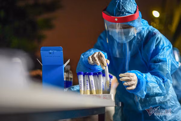 Sáng 16/7: Cả nước có 1.438 ca mắc COVID-19 mới, riêng TP.HCM 1.071 ca Sang 16/7: Ca nuoc co 1.438 ca mac COVID-19 moi, rieng TP.HCM 1.071 ca