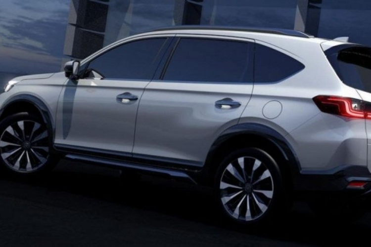 Riêng gương chiếu hậu ngoại thất đã được chuyển xuống cửa nhằm tăng tầm nhìn cho người ngồi trong xe. Đằng sau, Honda BR-V thế hệ thứ hai được trang bị cụm đèn hậu mới với thiết kế khá giống City 2021. Cánh gió mui và tấm ốp gầm màu bạc là những trang bị ngoại thất đáng chú ý khác của mẫu MPV cỡ nhỏ này.