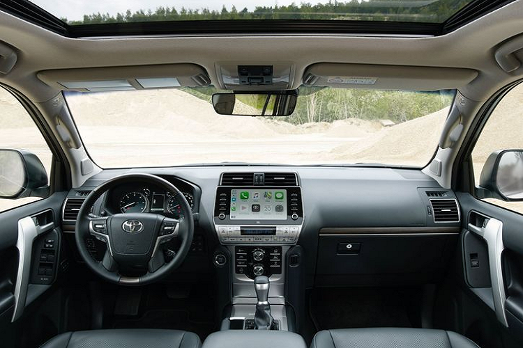 Hiện thông tin về Toyota Land Cruiser Prado tiếp theo vẫn còn rất khan hiếm nhưng chắc chắn chiếc xe vẫn giữ nguyên kiến trúc body-on-frame đặc trưng. Trong khi đó, thiết kế ngoại thất sẽ vay mượn nhiều từ 300 Series, kích thước xe sẽ không có thay đổi gì.