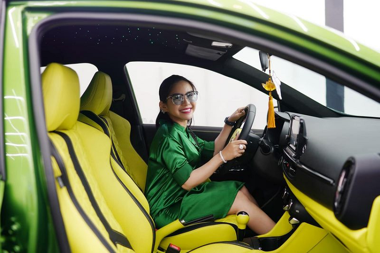 Với chừng đó nâng cấp, chiếc Kia Morning của nghệ sĩ Bình Tinh đã được "lột xác" hoàn toàn, khác hẳn với những gì chúng ta thường thấy trên một chiếc Morning