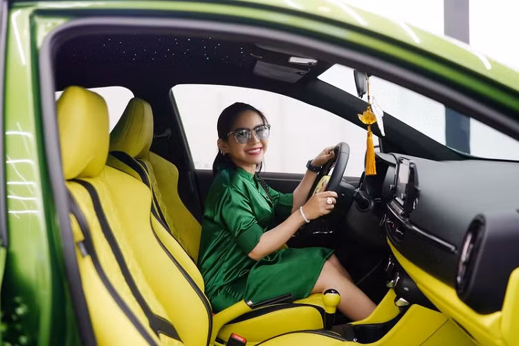 Với chừng đó nâng cấp, chiếc Kia Morning của nghệ sĩ Bình Tinh đã được "lột xác" hoàn toàn, khác hẳn với những gì chúng ta thường thấy trên một chiếc Morning