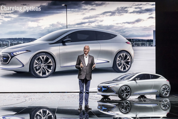 Cùng với đó, hệ thống thông tin giải trí MBUX của xe nhiều khả năng cũng sẽ có giao diện thiết kế riêng dành cho dòng xe điện Mercedes-Benz EQ.