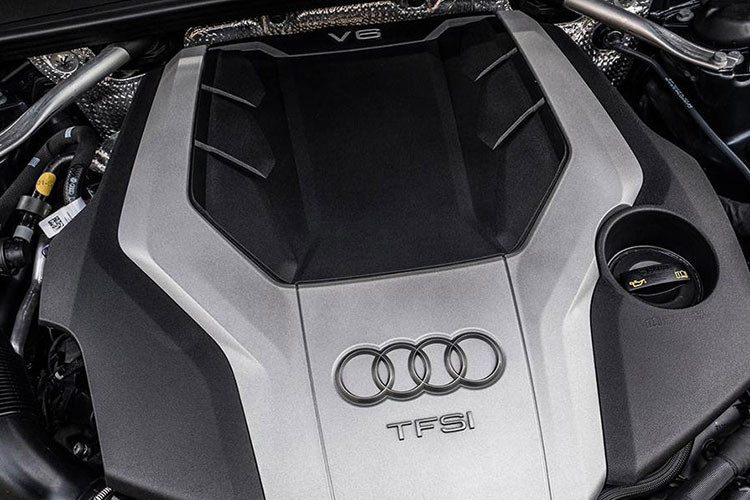 Trong đợt mở bán đầu tiên, Audi sẽ bán 1000 chiếc A7 L phiên bản đặc biệt First Edition trên toàn bộ lãnh thổ Trung Quốc. Xe được trang bị động cơ V6 tăng áp 3.0 lít với công nghệ hybrid nhẹ, tạo ra công suất 335 mã lực và mô-men xoắn cực đại 500 Nm.