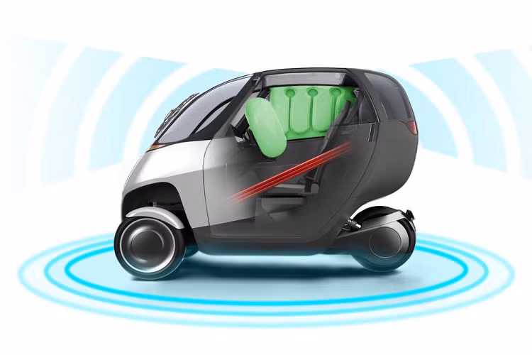 Nimbus Halo sẽ được làm bằng thép cường độ cao và hợp kim nhôm với thân vỏ nhựa nhiệt dẻo để vừa nhẹ vừa an toàn. Chiếc xe trông nhỏ bé là thế, song nhà sản xuất nói rằng người dùng cũng sẽ có khoảng trống để chứa đồ tạp hóa. Xe có chiều dài 2,3 mét và chiều rộng 0,81 mét, không lớn hơn môtô là bao nhưng cung cấp khả năng bảo vệ tốt hơn hẳn. Đó là bởi vì Halo được trang bị túi khí phía trước và hai bên cửa sổ, phanh ABS, cũng như các hệ thống an toàn chủ động như cảnh báo rời làn đường và phanh khẩn cấp tự động.