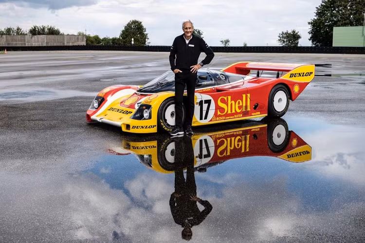 Ban đầu được chế tạo tại Trung tâm Phát triển Weissach, chiếc xe đua Porsche 962 C đã được phục chế tại chính nơi nó ra đời cách đây hơn 3 thập kỷ. Các chuyên gia đã mất khoảng 1 năm rưỡi để hoàn thành quá trình phục chế, và sau khi hoàn thành, chiếc xe cũng sớm được đoàn tụ với người lái ban đầu là Hans-Joachim Stuck, cùng kỹ sư Norbert Singer, và nhà thiết kế Rob Powell, người chịu trách nhiệm cho màu sơn vàng và đỏ đặc trưng.