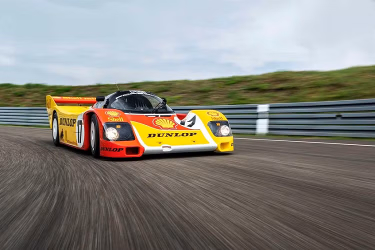 Chiếc xe đua được Porsche 962 C 1987 phục chế hoàn toàn đã xuất hiện lần đầu tiên trước công chúng cách đây vài tuần tại sự kiện Sound Night của Bảo tàng Porsche. Công ty có trụ sở tại Stuttgart dự kiến sẽ có nhiều màn trình diễn tĩnh và động hơn nữa về chiếc xe trong năm tới khi họ tiến hành kỷ niệm 40 năm giải đua Group C.