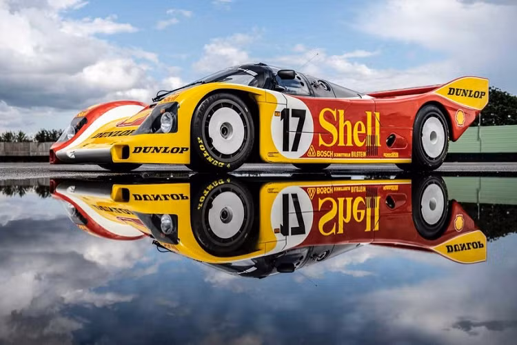 Porsche mat 18 thang phuc che xe dua co 