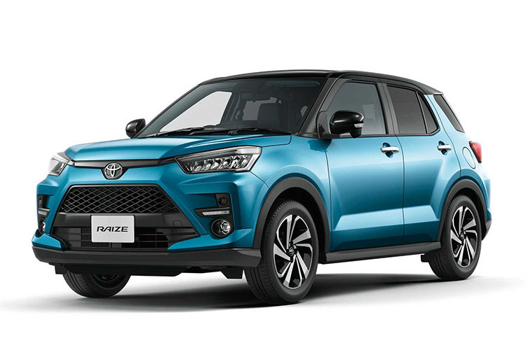 Hai mẫu xe này đều nhắm tới hướng giá rẻ để thu hút khách hàng, việc Toyota Raize ra mắt sau có thể tạo nên điểm bất lợi trong công cuộc cạnh tranh cùng Sonet nhưng theo tư vấn bán hàng chia sẻ thì thương hiệu và công nghệ mới là những điểm ăn khách hiện nay.