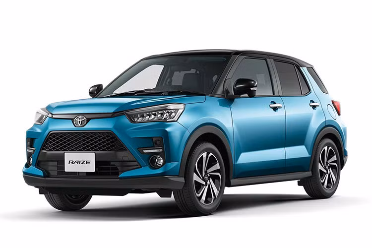 Hai mẫu xe này đều nhắm tới hướng giá rẻ để thu hút khách hàng, việc Toyota Raize ra mắt sau có thể tạo nên điểm bất lợi trong công cuộc cạnh tranh cùng Sonet nhưng theo tư vấn bán hàng chia sẻ thì thương hiệu và công nghệ mới là những điểm ăn khách hiện nay.