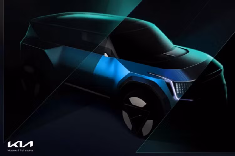 Kia đã phát triển nhiều mẫu xe thân thiện với môi trường. Nhưng thế hệ sản phẩm Kia EV hoàn toàn mới là thứ mà hãng xe Hàn muốn đem đến tương lai. Bắt đầu với EV6, Kia đã gây được tiếng vang lớn nhờ vào thiết kế hiện đại, đẹp mắt cùng hiệu suất vận hành ấn tượng. Tuy nhiên, tại triển lãm ô tô quốc tế Los Angeles Auto Show, Kia muốn giới thiệu một thứ lớn hơn, một mẫu SUV flagship chạy điện với tên gọi - Kia EV9.