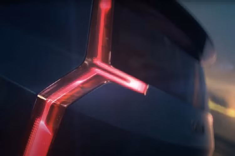 Kia EV9 Concept sẽ phát triển thành phiên bản sản xuất, giống như mẫu concept Hyundai SEVEN sắp ra mắt sẽ là bản xem trước của Ioniq 7. Bên cạnh một vài chi tiết tương lai, hầu hết thiết kế dự kiến sẽ được chuyển sang mẫu sản xuất. Điều này tương tự với thiết kế Kia EV6 concept và EV6 thực tế.