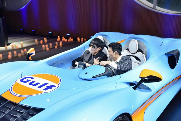 Nói về sự đặc biệt của Elva, đó là chiếc xe không mui, không kính chắn gió, không kính sau và không cửa sổ. Đây là thiết kế đặc trưng của những chiếc xe đua F1, được tối giản hết mức để tối ưu hóa khả năng điều khiển và tăng tốc.