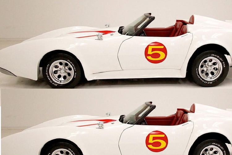 Ví dụ rõ ràng chính là chiếc Corvette 1979 đã được độ thành Mach 5 như trong ảnh ở đây. Nó có đủ mọi yếu tố đặc trưng của chiếc xe giả tưởng: một chữ M lớn màu đỏ ở phía trước, số 5 trên cửa, và chữ Speed Racer ở phía sau.