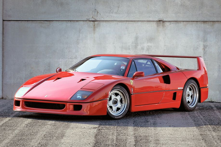 Cái tên Ferrari F40 được ra đời nhằm kỷ niệm sinh nhật 40 năm của thương hiệu "Ngựa chồm" nước Ý.