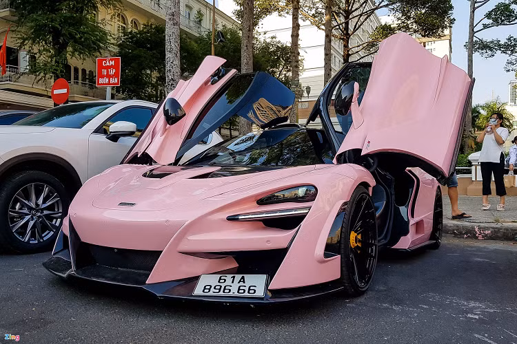 Một số yếu tố ảnh hưởng đến việc chọn màu như giá cả, giá trị bán lại, xu hướng chung, sở thích, phong thủy, cách sử dụng… Tuy vậy, điều này không ảnh hưởng nhiều đến các hãng siêu xe hoặc các dòng xe sang khi nhiều màu sơn độc lạ tiếp tục được ra mắt. 